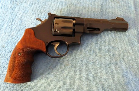 Vendo revolver S&W 327 trr8 performance center 357 magnum de 8 tiros y cañon de 5 pulgadas,guiado 02