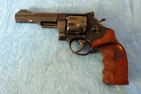 Vendo revolver S&W 327 trr8 performance center 357 magnum de 8 tiros y cañon de 5 pulgadas,guiado 01