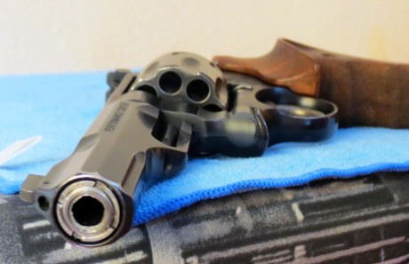 Vendo revolver S&W 327 trr8 performance center 357 magnum de 8 tiros y cañon de 5 pulgadas,guiado 20