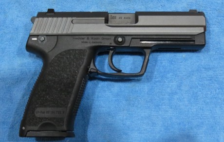 Vendo pistola HK USP calibre 45,guiada con licencia F,está en un estado escelente y con muy pocos tiros,se 02