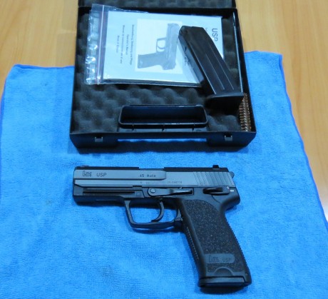Vendo pistola HK USP calibre 45,guiada con licencia F,está en un estado escelente y con muy pocos tiros,se 00