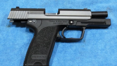 Vendo pistola HK USP calibre 45,guiada con licencia F,está en un estado escelente y con muy pocos tiros,se 11