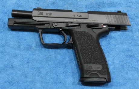 Vendo pistola HK USP calibre 45,guiada con licencia F,está en un estado escelente y con muy pocos tiros,se 10