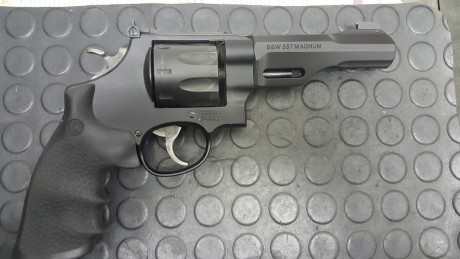 Buenos dias.

Vendo por falta de uso Revolver Smith & Wesson Mod. Performance Center Calibre: 357 01