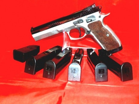 Por encargo de un Compañero que deja el tiro, vendo dicha pistola
preparada para el tiro de precisión 01