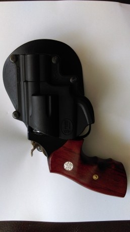 Vendo revolver Smith Wesson 2" 38 special, modelo 37 AIRWEIGHT, en perfecto estado, con dos cachas. 70