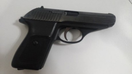 Un amigo vende su Sig Sauer P230 de 9x17 mm. Con dos cargadores y su caja original.También regala un par 01