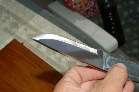 - Enzo Trapper N690Co scandi. Está usado, aunque reafilado y pulido (es duro de pulir el puñetero), pero 01