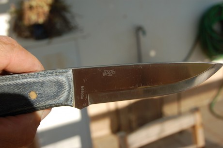 - Enzo Trapper N690Co scandi. Está usado, aunque reafilado y pulido (es duro de pulir el puñetero), pero 12