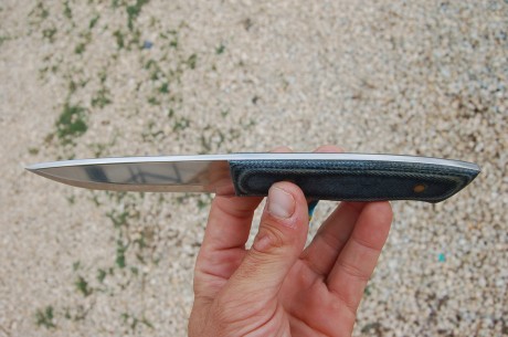 - Enzo Trapper N690Co scandi. Está usado, aunque reafilado y pulido (es duro de pulir el puñetero), pero 10
