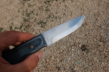 - Enzo Trapper N690Co scandi. Está usado, aunque reafilado y pulido (es duro de pulir el puñetero), pero 22