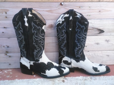 Vendo botas Tony Mora hechas a mano en palma de mallorca.
Unicas, es un modelo exclusivo hecho por encargo. 01