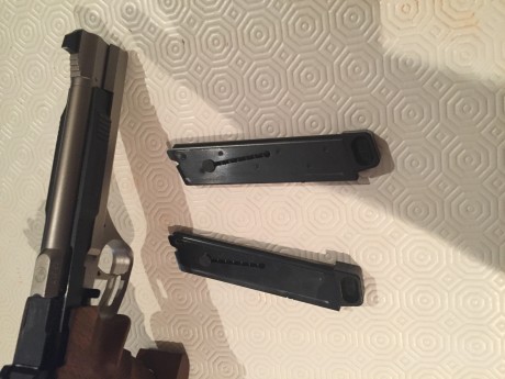 Vendo pistola feinwerkbau aw93 en su estuche original 2 cargadores  en muy buen estado, vendo por cambio 00