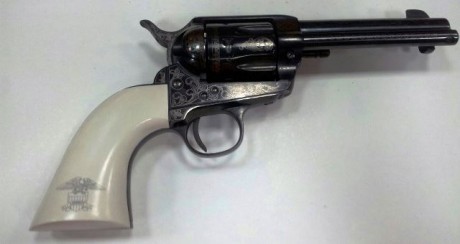 Un amigo vende este precioso revolver Pietta en calibre .45 LC.
Se incluyen díes marca Lee.
Guiado en 02
