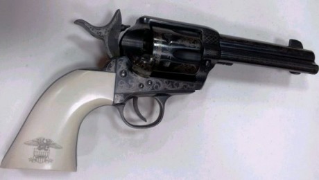Un amigo vende este precioso revolver Pietta en calibre .45 LC.
Se incluyen díes marca Lee.
Guiado en 10