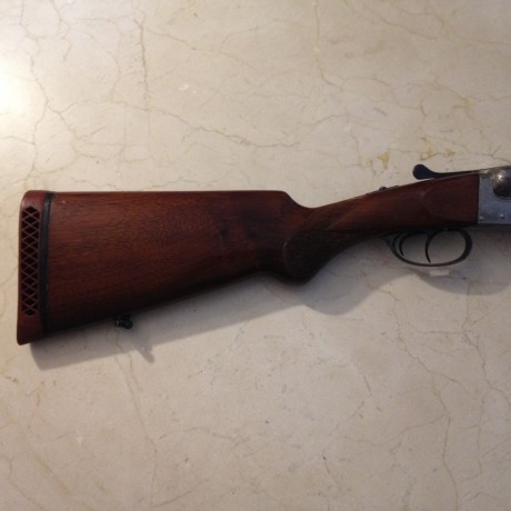 Vendo escopeta paralela del calibre 12/70. Marca Ugartechea, modelo 30. No expulsora.
Cañones impecables 01