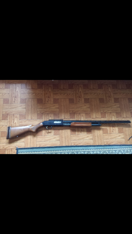 Se vende escopeta corredera mossberg combo con 2 cañones 1 largo con polichockes y otro corto con alza 00