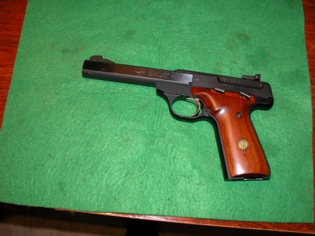 Vendo pistola Borwning modelo Buck Mark, creo que es el modelo plus, está en buen estado de funcionamiento.
Va 02
