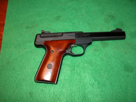 Vendo pistola Borwning modelo Buck Mark, creo que es el modelo plus, está en buen estado de funcionamiento.
Va 01