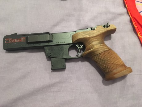 La pistola está completamente nueva habrá hecho 410 o 12 tiradas, se puede ver y probar sin compromiso, 00