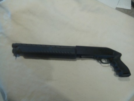Hola a todos, vendo esta estupenda escopeta de tipo táctico que no ha disparado ni un tiro, se compro 42