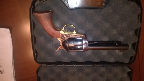 VENDO REVOLVER PIETTA SIN ESTRENAR. CON TODA LA DOCUMENTACION. VENDO POR NO USAR. PRECIO: 300  PIETTA 02