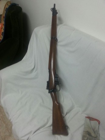 hola vendo Lee-Enfield No. 4 Mk II y está fabricado Fazackerley, Liverpool in 1955.
Y es calibre 303 British 02