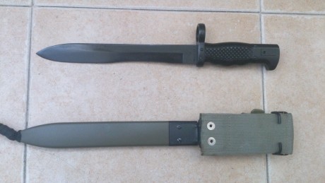 Hola. vendo una bayoneta original del Fusil de Asalto Cetme modelo C sin estrenar. Está en Madrid. El 00