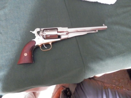  PA260019.JPG  PA260019.JPG  PA260013.JPG Hola, Vendo revolver de avancarga Pietta de 7 1/2 pulgadas de 00