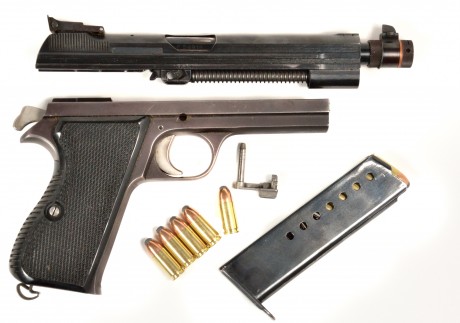 Se vende SIG P210-5 de 6" con dos cargadores, herramienta de desmontaje y dos cachas.
Superprecisa,

Rebajada 51