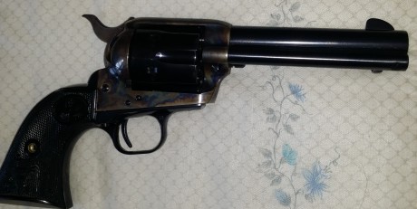Vendo revolver original Colt  S.A.A. en 357 magnum . Como nuevo solo estrenado,  cañon de 4,75  pulgadas 00