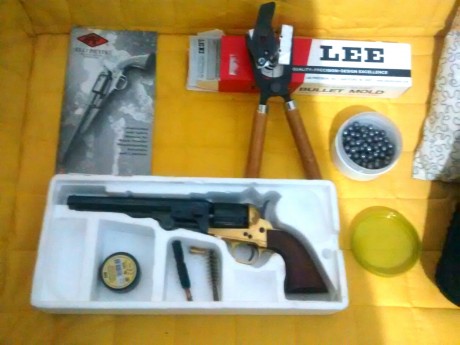 Buenas tardes compañeros.

Vendo este revólver Colt Navy de Pietta, calibre .36.

El revólver fue fruto 01