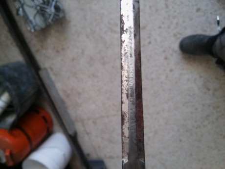 Hola compañeros , un amigo me regalo esta espada para que la restaurase y la pusiese a punto ya que le 01