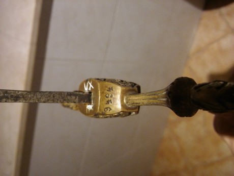 Hola compañeros , un amigo me regalo esta espada para que la restaurase y la pusiese a punto ya que le 11