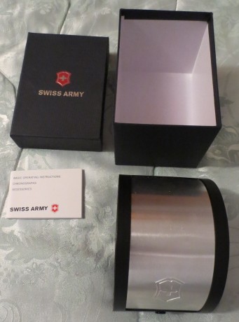Cambio o vendo reloj Victorinox Swiss Army Men's Inox, nuevo, a estrenar, con todos los estuches y documentación 02