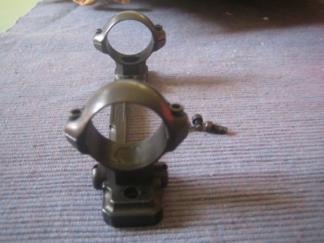 Pues que eso, vendo unas bases fijas y anillas medias de 1" de la marca MILLet para un Remington 00