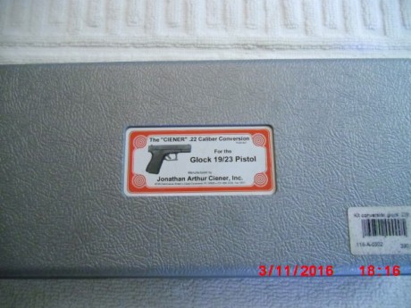a calibre .22. Calidad excelente. Con 2 cargadores para 10 tiros. En USA se venden solo con 1 cargador. 02