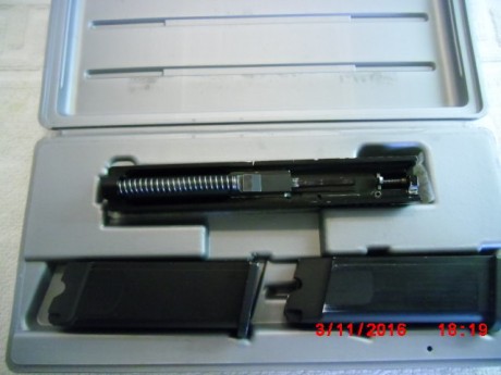 a calibre .22. Calidad excelente. Con 2 cargadores para 10 tiros. En USA se venden solo con 1 cargador. 01