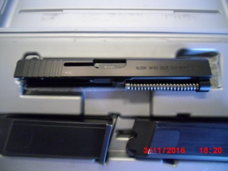 a calibre .22. Calidad excelente. Con 2 cargadores para 10 tiros. En USA se venden solo con 1 cargador. 00