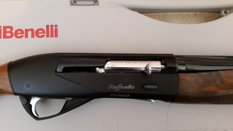 Escopeta semiautomatica benelli raffaello black cal. 12 . Practicamente nueva con apenas un año. Con maletin 01