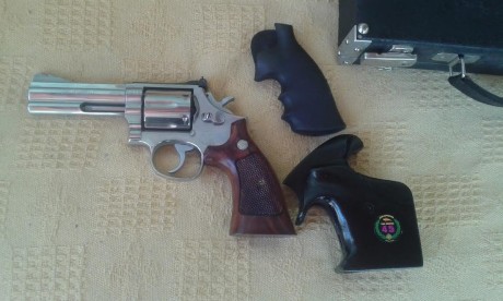 Cambio revolver S&W, calibre 357/38 como nuevo, con dos cachas y maletín por maquina de fotos digital 02