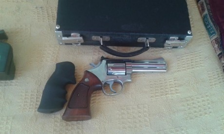 Cambio revolver S&W, calibre 357/38 como nuevo, con dos cachas y maletín por maquina de fotos digital 01