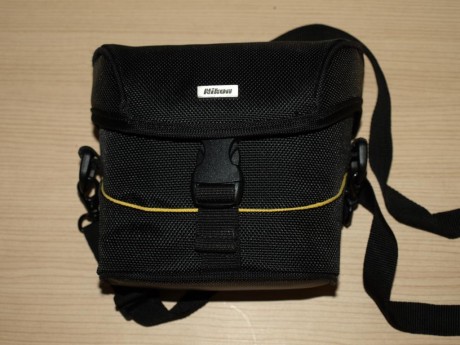En venta cámara de fotos NIKON COOLPIX P100, menos de 1000 disparos, prácticamente nueva. 120 €. 02
