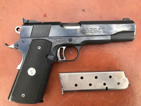 VENDIDA  pistola Colt Glod Cup calibre .45 ACP , en perfecto estado con dos cargadores . Alza regulable 00