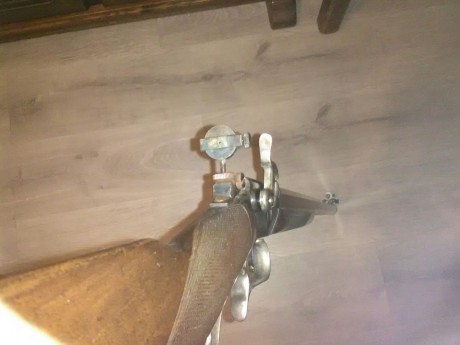 Un gran tirador y amigo, vende este magnífico rifle Wesson de avancarga, calibre 45, diopter, túnel y 02