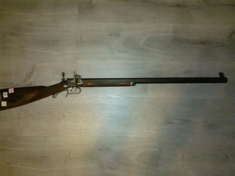 Un gran tirador y amigo, vende este magnífico rifle Wesson de avancarga, calibre 45, diopter, túnel y 00