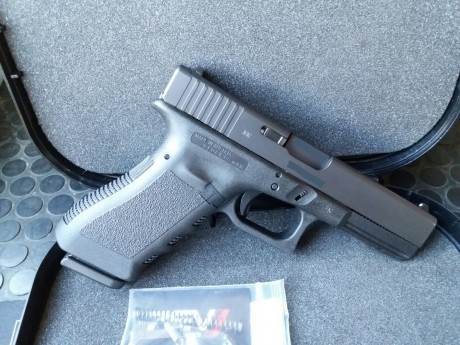Vendo una Glock 17 3ªgen nueva, sin uso. Tres cargadores , maletin original y dos desconectores, uno de 01