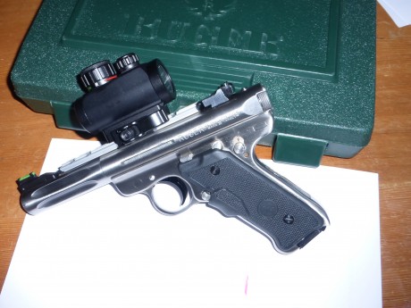 Vendo ruger .22, MK III,Hunter. Todo en Acero Inox. Cañon acanalado,
Cachas CTC, Crimson Trace Laser Grips.Se 02