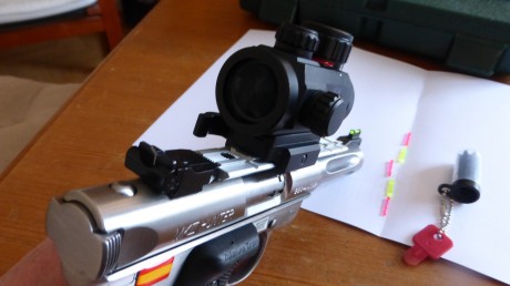 Vendo ruger .22, MK III,Hunter. Todo en Acero Inox. Cañon acanalado,
Cachas CTC, Crimson Trace Laser Grips.Se 00