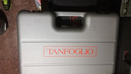 El arma esta reservada hasta el martes!!

Pongo esta tanfoglio limited custom 9mm a la venta

El arma 02